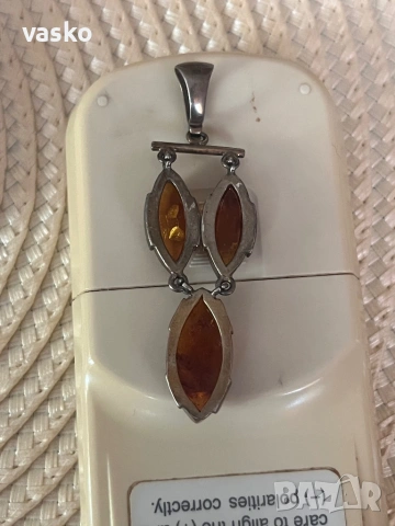 Сребро и кехлибар-9 грама, снимка 3 - Колиета, медальони, синджири - 53538006