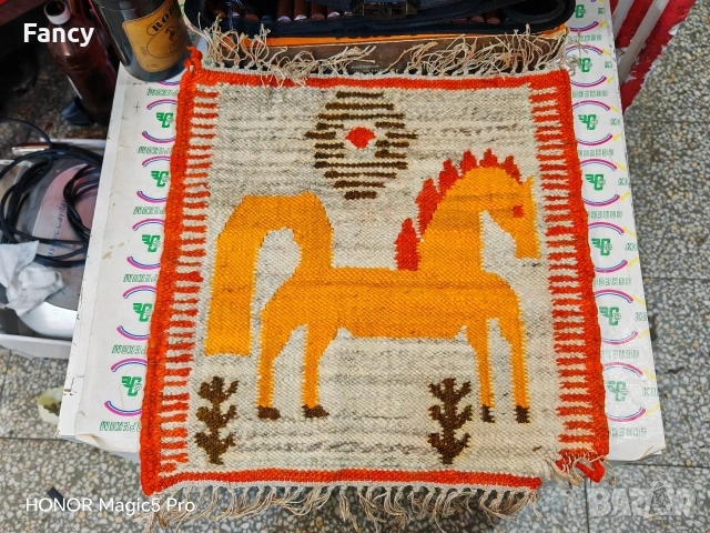 Ръчно тъкан килим 42/42 см