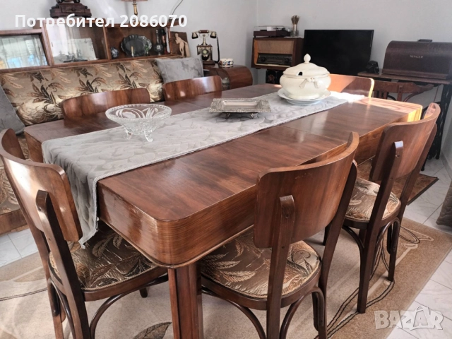Старинна маса за хранене с шест стола