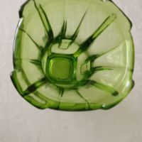  Ваза Арт Деко зелено стъкло - 1920-1930г, снимка 4 - Други ценни предмети - 45401866