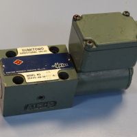 Хидравличен разпределител SUMITOMO SD4GS-AB-01-100AZ-12 directional valve 100V, снимка 1 - Резервни части за машини - 45239132