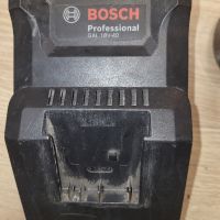 Зарядно BOSCH 18V, снимка 1 - Винтоверти - 45369711