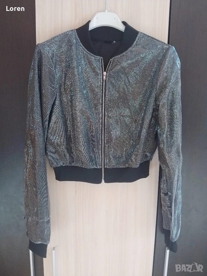 Подарявам!Тънко яке е сребристо , снимка 1