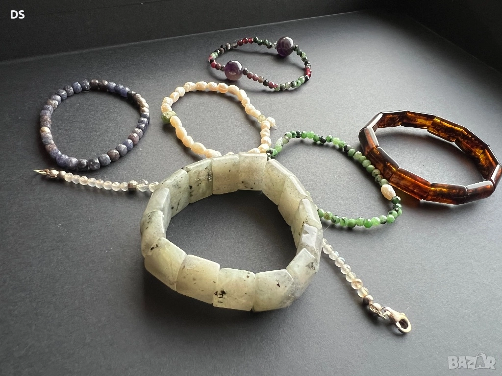 Гривни от естествени минерали, снимка 1