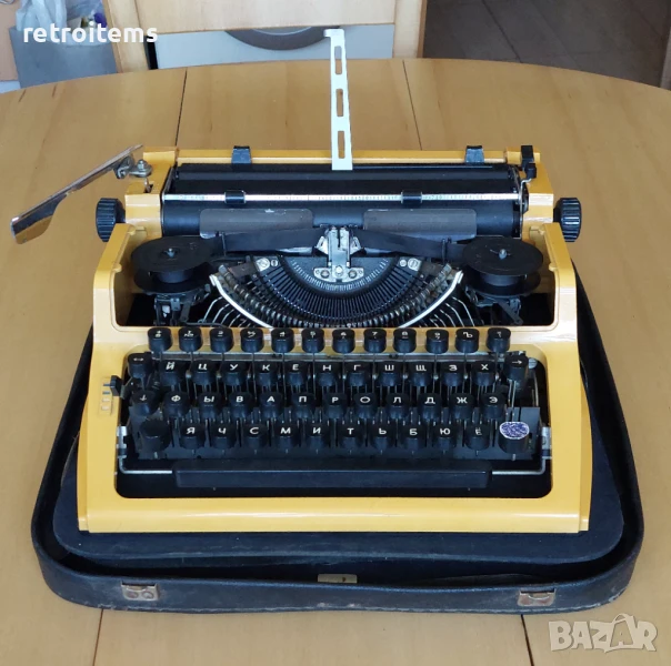 Немска пишеща машина Erika 100, снимка 1