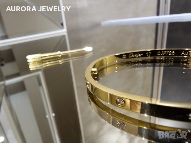 CARTIER Love Gold 10 Diamonds Small Model Гривна с Отверка, снимка 8 - Гривни - 52821378