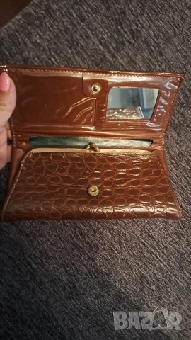 Дамски портфейл, снимка 2 - Портфейли, портмонета - 50442885