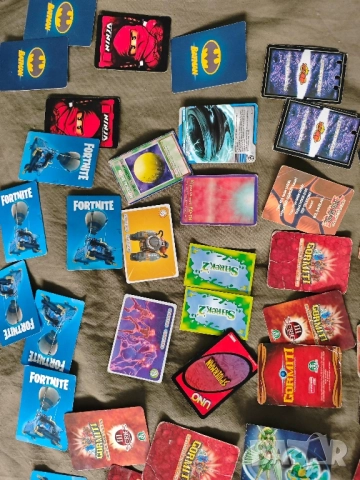 Продавам карти Fortnite,Yu-Gi-Oh, Гормити и др., снимка 9 - Колекции - 51949755