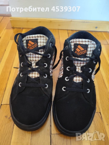Кецове Adidas, снимка 3 - Кецове - 53841628
