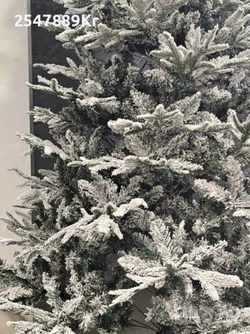 Изкуствена елха K r i n g Melbourne, Цялата заснежена с метална стойка., снимка 3 - Декорация за дома - 52231334