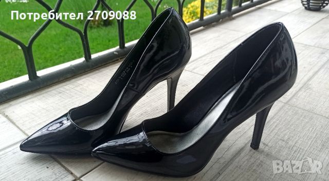 Страхотни черни лачени остри обувки на висок ток за повод, 38 н, снимка 1 - Дамски обувки на ток - 45381836