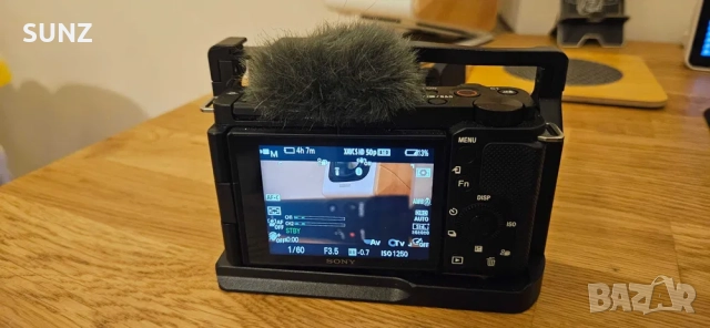 фотоапарат за влогинг Sony ZV-E10 + аксесоари, снимка 1