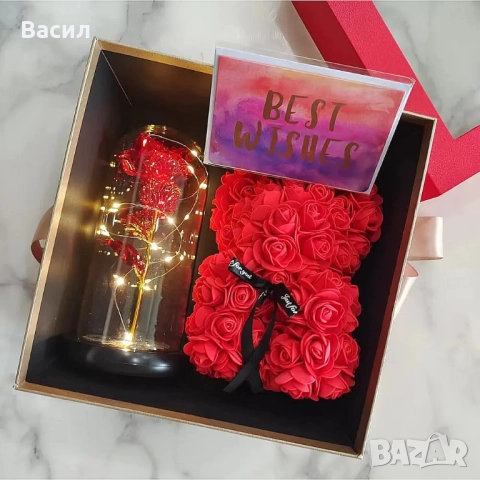 Подаръчен комплект Роза в стъклен купол със светещи LED лампички и Мече от рози, снимка 1