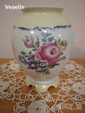 Порцеланова ваза