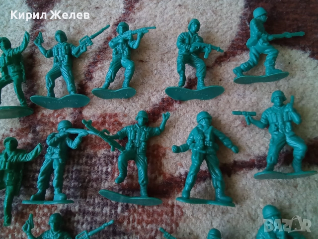 Войници пластмасови 12 броя 14989, снимка 2 - Колекции - 52105881