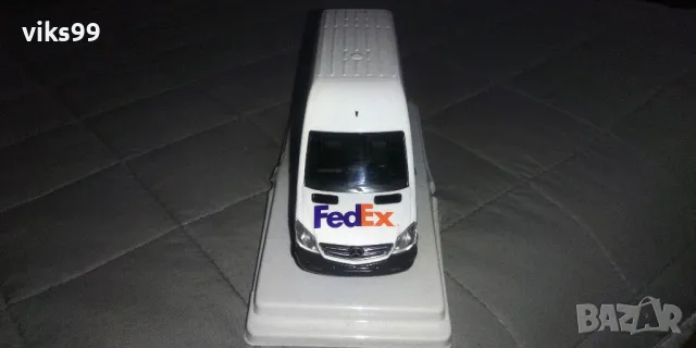 Mercedes Benz Sprinter FedEx - Мащаб 1:43, снимка 8 - Колекции - 47851789