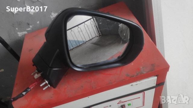 Продавам - оригинално дясно огледало за Lexus NX 2024 г.