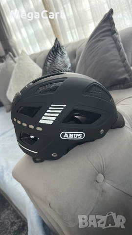 Каска със светлини за тротинетки, колелета Abus Hyban 2.0, снимка 3 - Аксесоари за велосипеди - 52055462