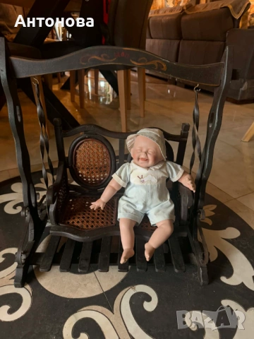 Винтидж порцеланова кукла на Аштън Дрейк.