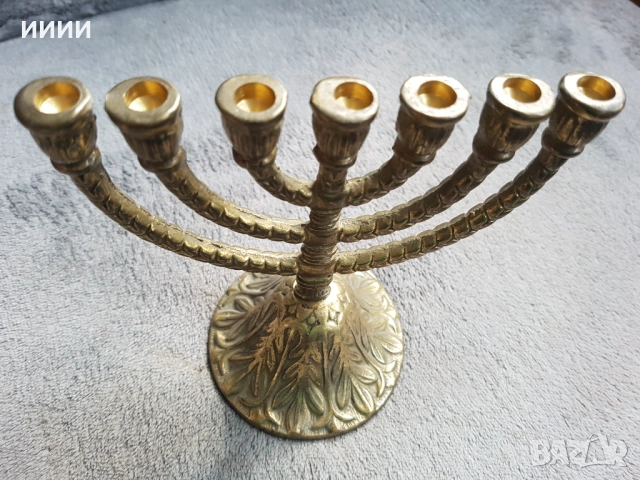 Еврейски свещник Менора