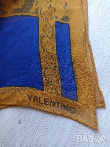 Дамски шал Valentino, снимка 2 - Шалове - 50950545