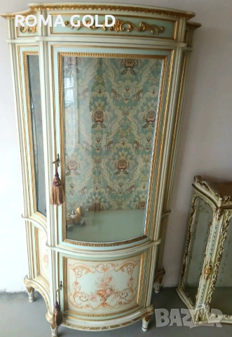 2 венециански барокови витрини, снимка 2 - Секции и витрини - 53874544