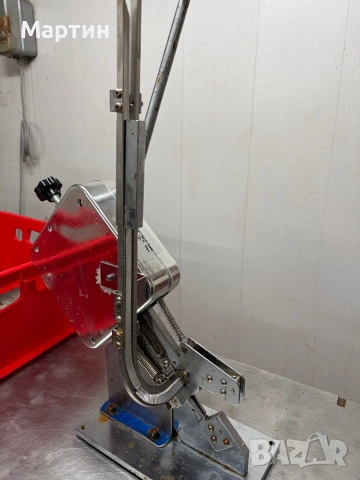 Продавам клипс машина и скоби за нея, снимка 2 - Друго търговско оборудване - 53927578