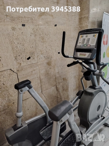 Професионален крос тренажор за фитнес Matrix, снимка 5 - Фитнес уреди - 52940203