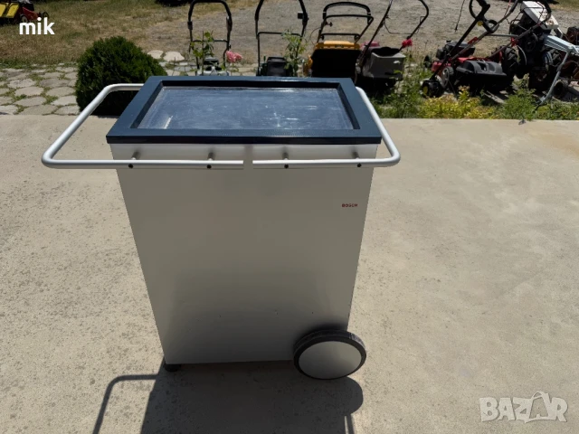 Малка витрина - Количка Bosch , снимка 8 - Хладилници - 50769107
