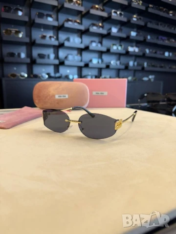 очила с черен обикновен калъф и ув защита loewe miu miu prada , снимка 4 - Слънчеви и диоптрични очила - 51234804