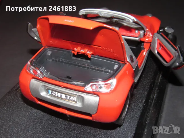 1/24 Bburago made in Italy Smart Roadster метална колекционерска количка. Нова, снимка 4 - Колекции - 49578956