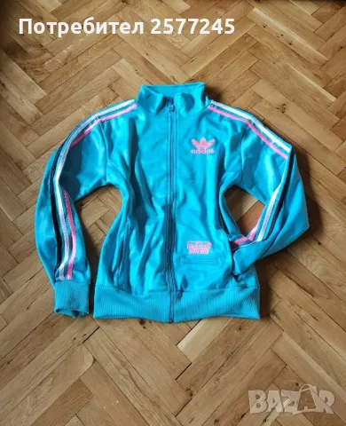 Оригинални дамски горнищата Adidas размер M-L , снимка 1 - Спортни екипи - 46957373