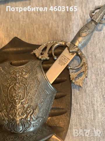 Сувенирен герб с 2 меча, снимка 3 - Антикварни и старинни предмети - 53223845