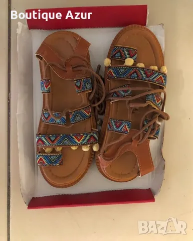 дамски сандали с традиционни мотиви 