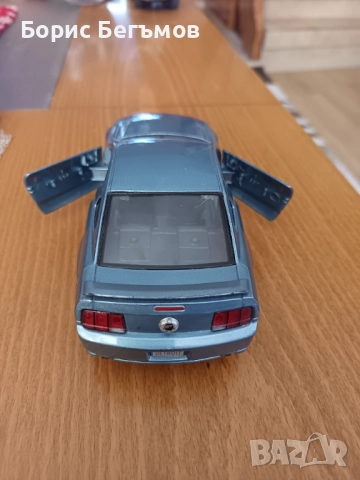 Метална кола Maisto - Ford Mustang GT 2006 1:24, снимка 7 - Колекции - 52898522