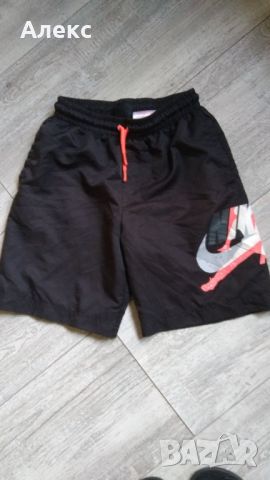 Nike Jordan къси панталони 128-140см, снимка 1 - Детски къси панталони - 45822520