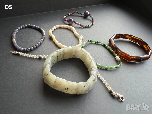 Гривни от естествени минерали