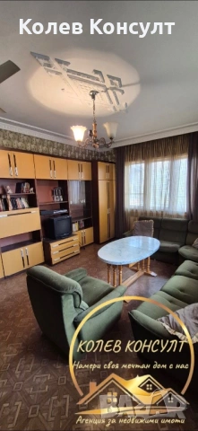 Триетажна къща с търговски помещения град Харманли, снимка 5 - Къщи - 53905651