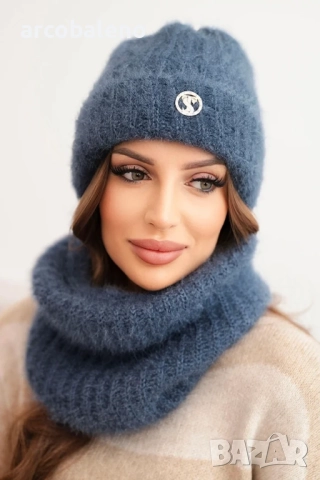 Дамски комплект шапка и зимен пухкав шал с декоративна емблема, 11цвята , снимка 2 - Шапки - 52422201