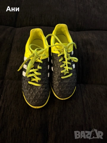 Неонови маратонки ADIDAS 33 номер, снимка 2 - Детски маратонки - 53060292