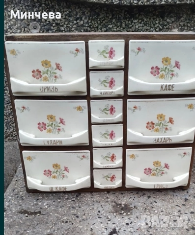 Стар порцеланов сервиз за подправки