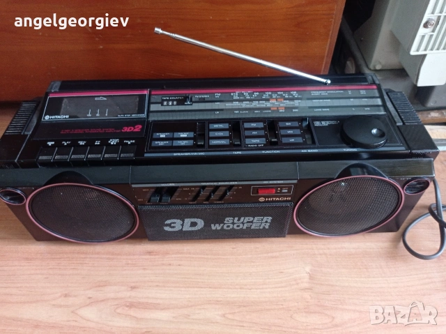 Радиокасетофон HITACHI TRK-3D2E.За ремонт или донор