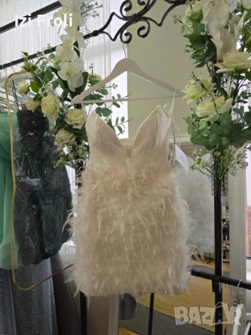 Бяла къса рокля