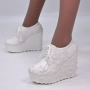 Обувки на платформа - бели, снимка 3