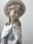 НАО ЛАДРО испанска порцеланова фигура на дама с шал и чанта/NAO Lladro статуетка 28см, снимка 6