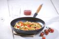 Чугунен тиган Le Creuset 20058280000460 28см Чугунен емайлиран тиган дървена дръжка, снимка 2