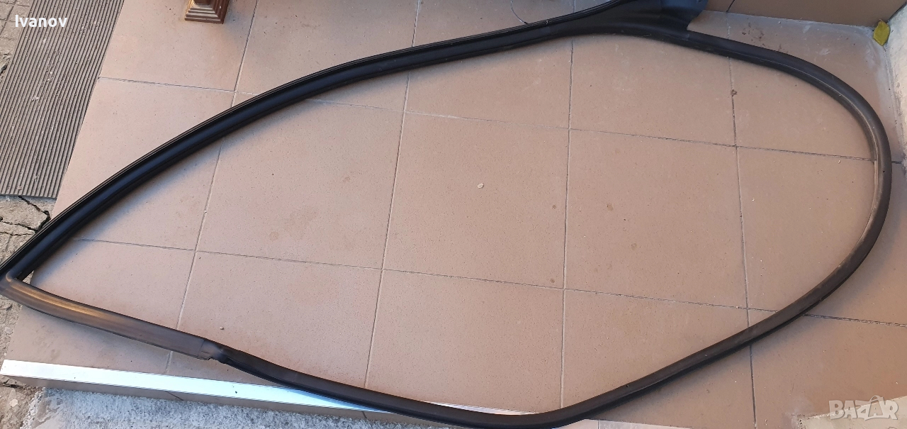 Дясно гумено уплътнение за врата бмв е46 купе front right door seal bmw e46 coupe  7126137, снимка 1