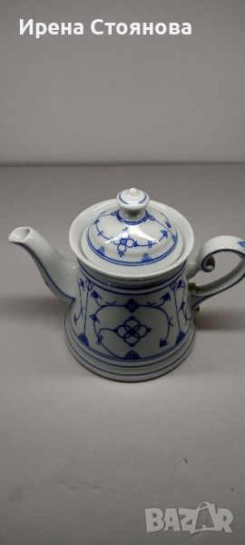 Kalk Eisenberg 1900-1973. Чайник с декор сламено цвете., снимка 1