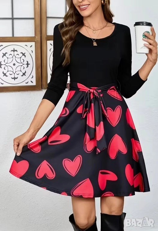 Черна рокля, със сърца в долната част и коланче, снимка 1