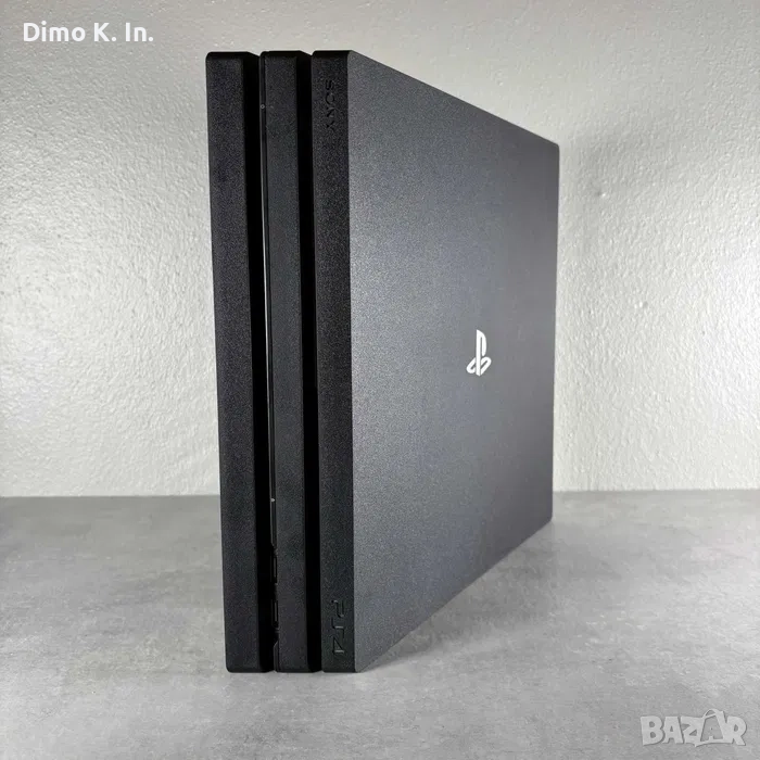 PS4 Pro с 2 джойстика и игри, снимка 1